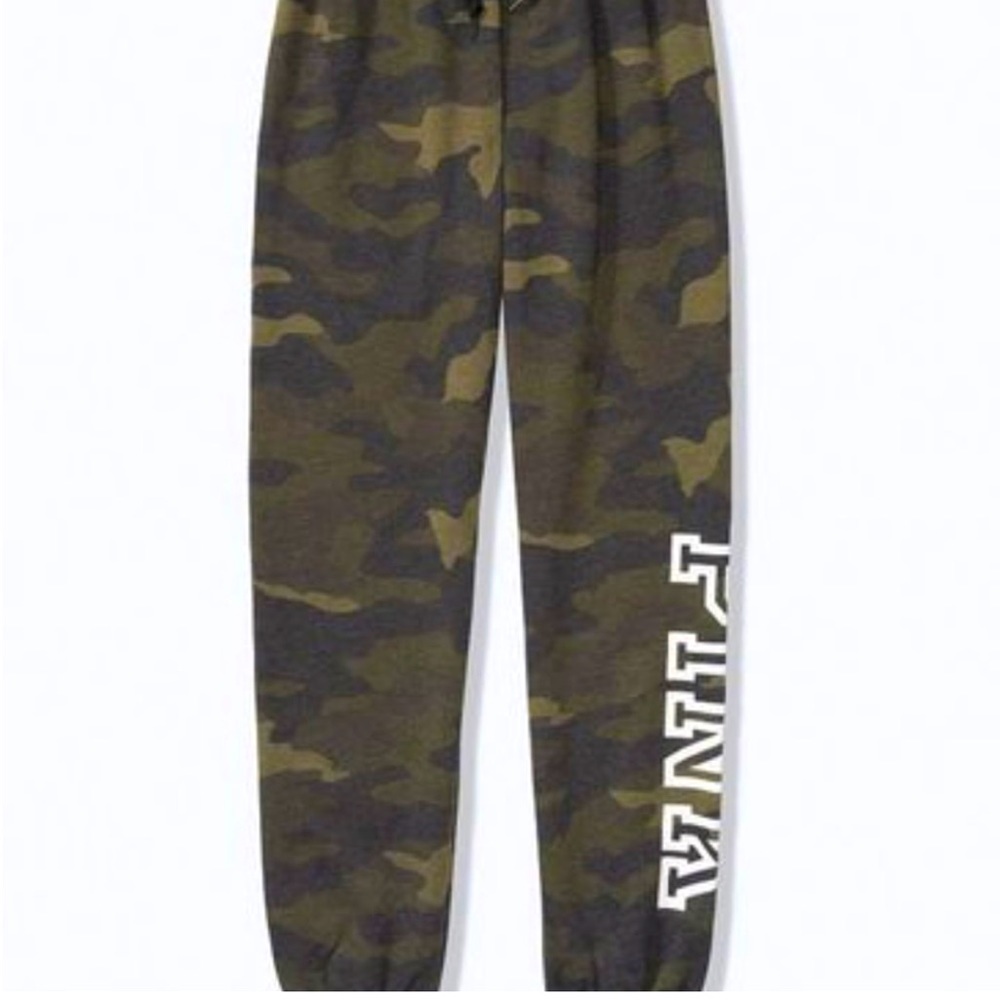 NWT Pink Camo Sweatpants small